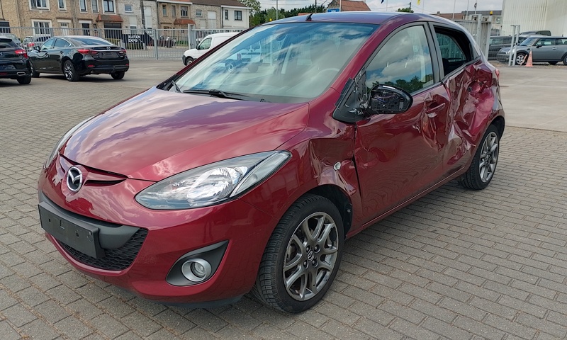MAZDA 2